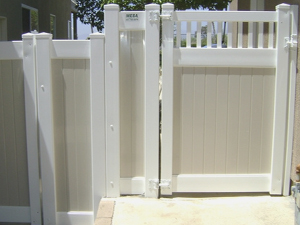 What to Look for When Searching for Fence Repair Near Me?