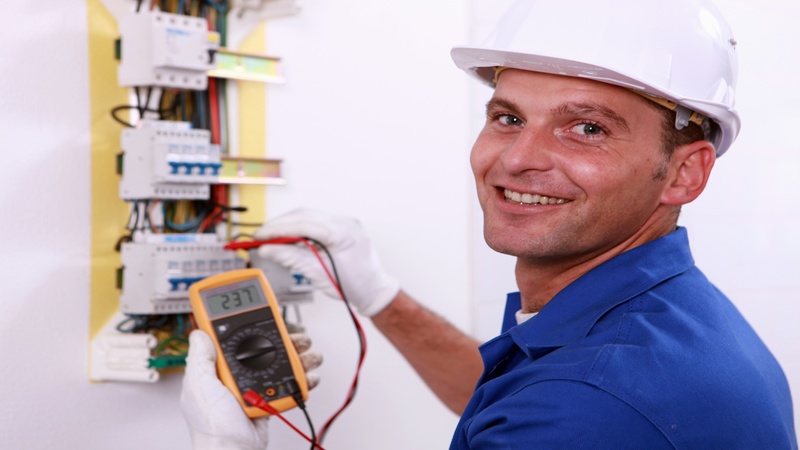 Reach Out to an Electrical Contractor in Saskatoon to Take Care of Repairs
