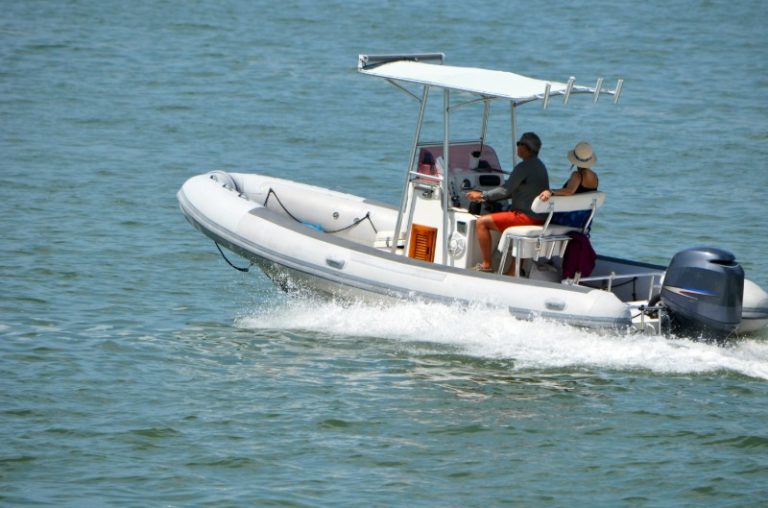 Exploring Tritoon Boats Near Naples, FL: A Perfect Choice for Water Adventures
