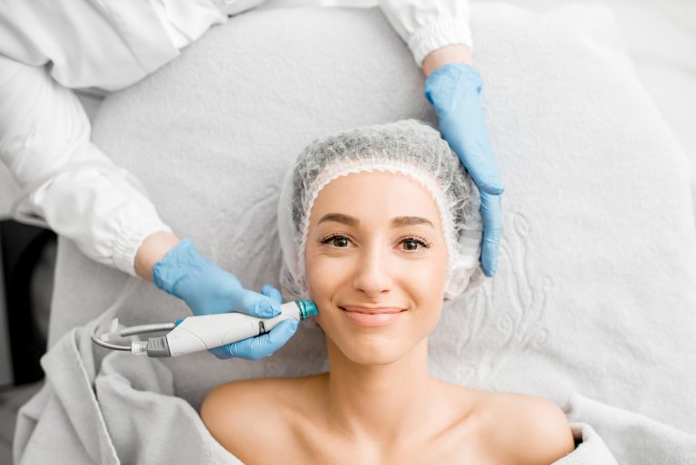 Revitalizing Facial Aesthetics with Thread Lift Dimples in Chicago for a Youthful Glow
