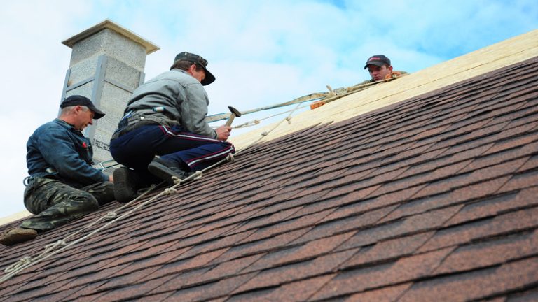 Ensure long-lasting results by Hiring The Best Roofing Contractor Near Manitowoc, WI