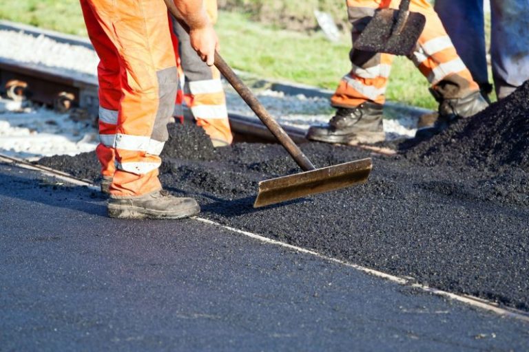 Common Commercial Asphalt Problems in AZ—and How the Right Paving Company Solves Them